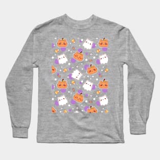 Kawaii ghost kittens and pumpkins Halloween pattern Long Sleeve T-Shirt